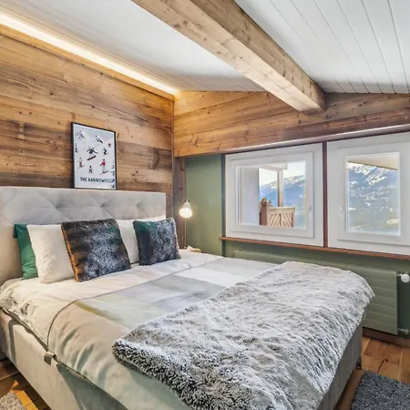 Exquisite Duplex With Views By Mrs Miggins