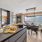 Διαμέρισμα Exquisite Duplex With Views By Mrs Miggins