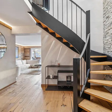 Exquisite Duplex With Views By Mrs Miggins شقة