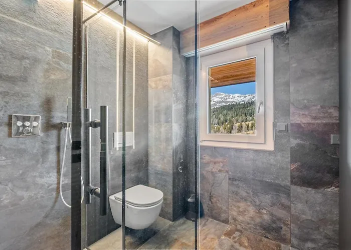 Exquisite Duplex With Views By Mrs Miggins كرانز مونتانا